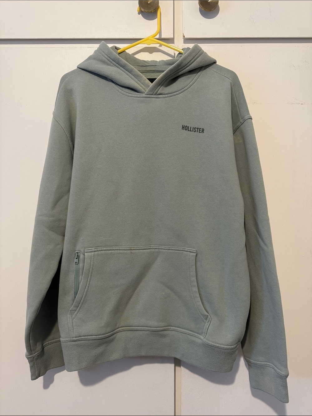 Hollister Men's Sage Green Pullover Hoodie